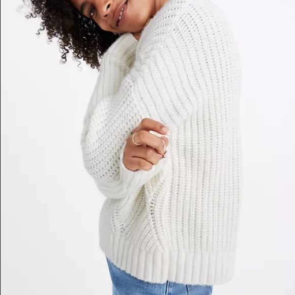 Madewell Sweaters - Madewell gorgeous whitish long sleeved flattering sweater! Beautiful